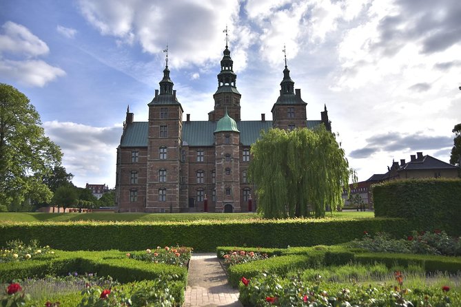 3h walking tour, small group max 10 people Copenhagen - Christiansborg Palace and Copenhagen’s power map