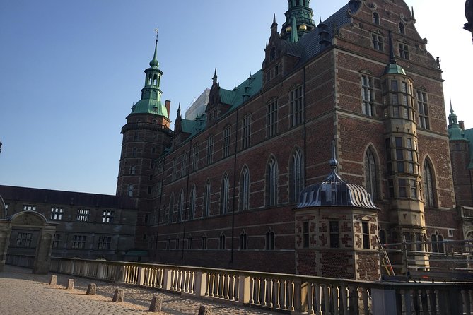 a day at North Zealand Castle Tour - Getting there from Banegårdspladsen, and why the setup matters