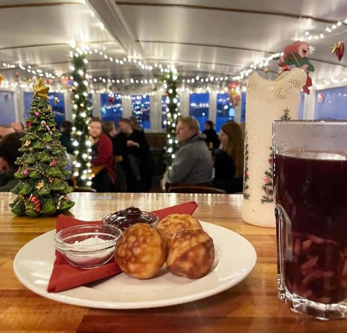 Aarhus: Christmas Harbour Cruise with Local Guide - The cozy ship: bar, snacks, and toilets that work