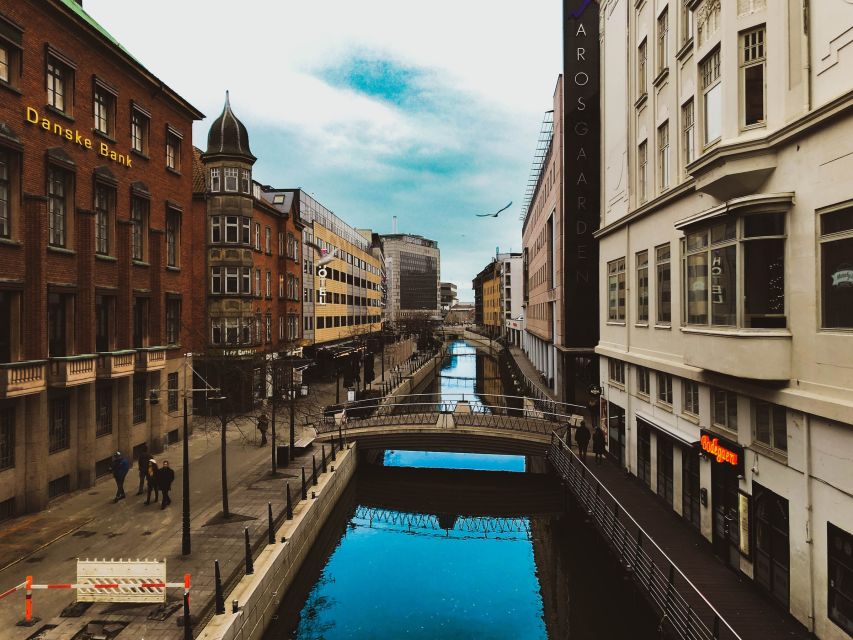 Aarhus: Express Walk with a Local in 60 minutes - Meeting at Pakhus 13, a waterfront start with an easy first step