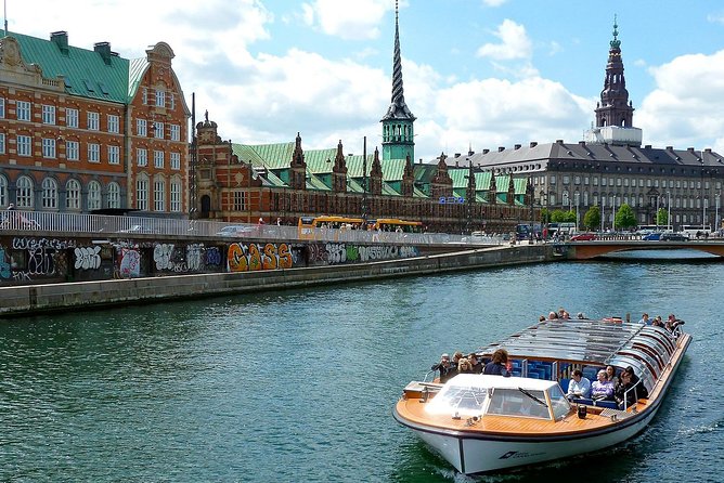 Arrival Transfer: Airport CPH to Copenhagen by Luxury Van - What the ride is like in a reserved luxury van