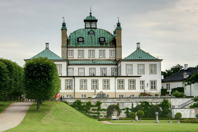 Castles of Kronborg and Frederiksborg from Copenhagen by Car - How the audio guides work with Useeum app