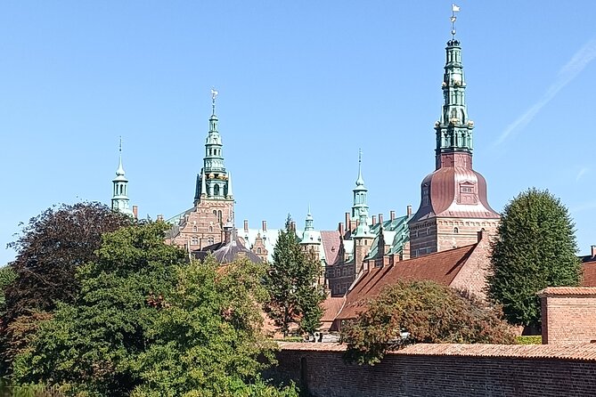 Cathedral ,Viking ships Tour, Palace and Castle (April) - Entering Kronborg Slot, the guided Hamlet Castle moment