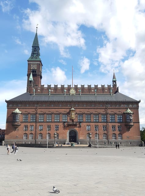 Copenhagen: 2,5-Hour 'Must See' Bike Tour with a Local Guide - The Little Mermaid stop and why a guide is worth it there
