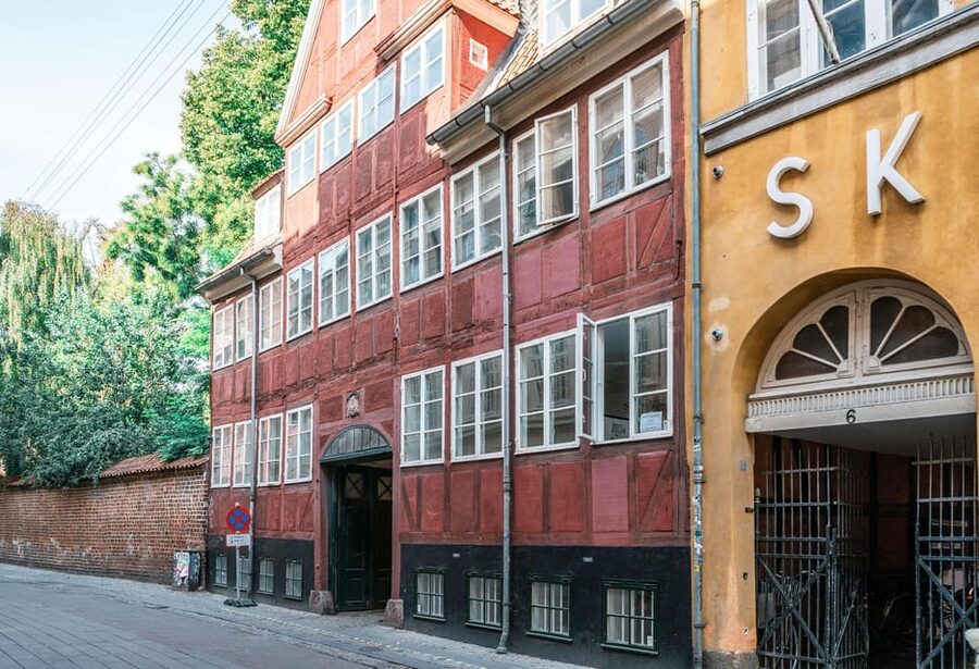 Copenhagen: 2-hour Old Town Private Walking Tour - Church of Our Lady, Vor Frue Kirke: royal moments meet everyday streets