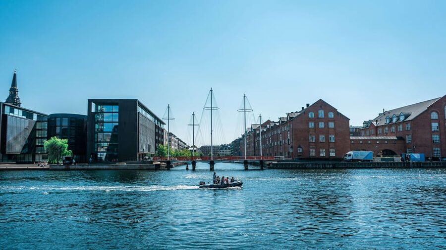 Copenhagen: 3-hour Private Guided Bike Tour - The Little Mermaid statue and Amalienborg Palace: the royal hits, done efficiently