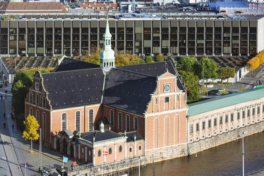 Copenhagen: A guided walk for first-timers in the city - Headsets and small groups: the comfort advantage you’ll feel