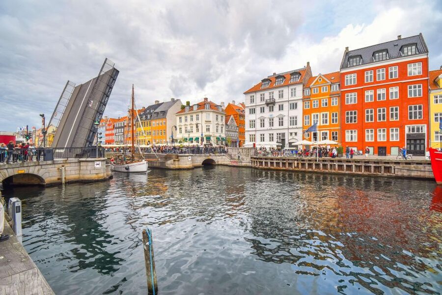 Copenhagen: Canal Boat Cruise & Old Town/Nyhavn Walking Tour - Why This Tour Works: Canals, Classics, and a Real Pace