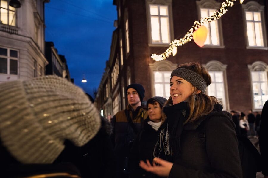Copenhagen: Christmas Walking Tour with Treats and Drinks - Gingerbread hearts and cake options, so you actually get variety