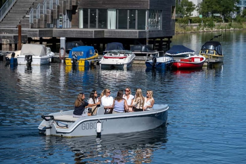 Copenhagen: Electric Canal Tour with Guide and Hot Drink - Captain as Guide: How Q&A Makes the Sights Stick