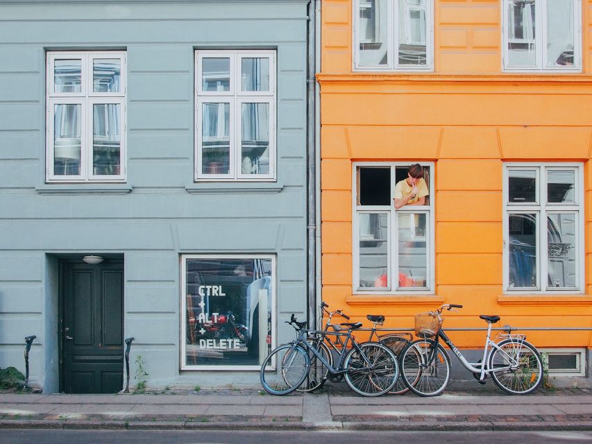 Copenhagen: Express Walk with a Local in 60 minutes - Practical expectations: pace, weather changes, and what to bring