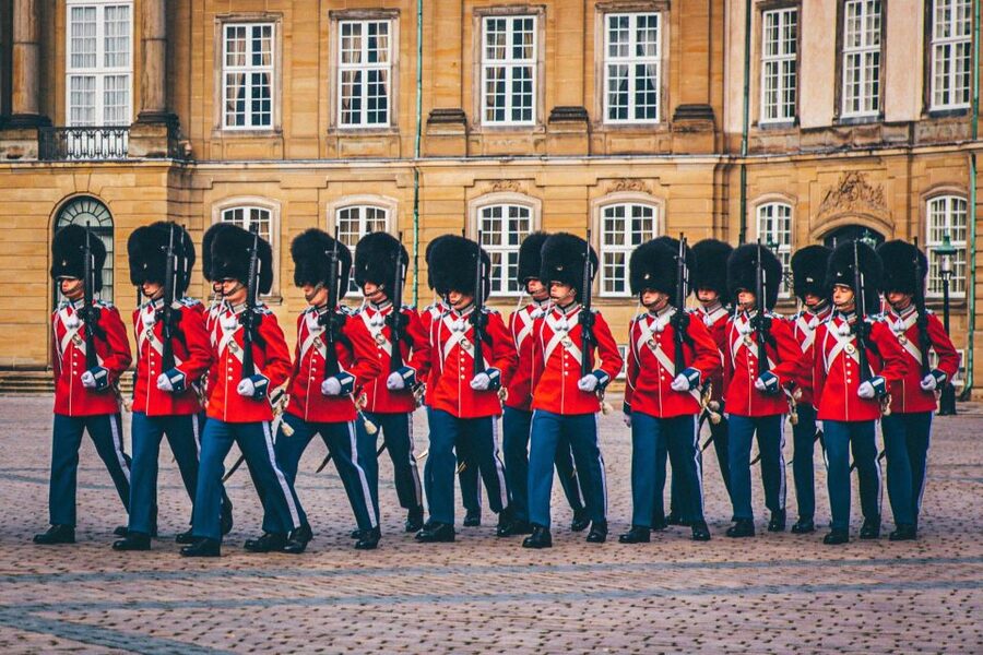 Copenhagen: Guided City Highlights Tour - Meeting at Café Fiol, then getting oriented fast