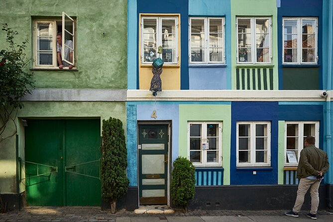 Copenhagen Hidden Gems PhotoWalk tour - Christianshavn & Houseboats - Backyards and tucked-away corners: getting photos you will not see everywhere