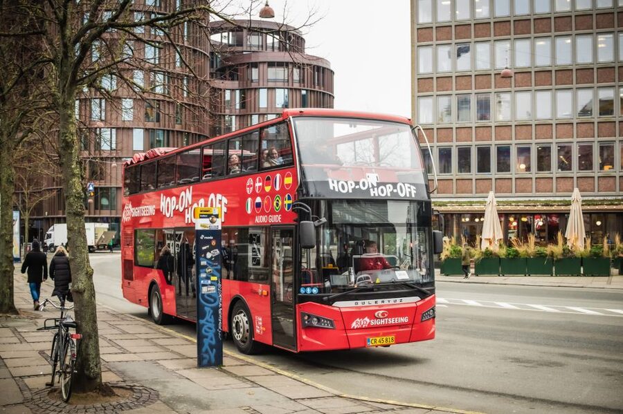 Copenhagen: Hop-On Hop-Off Bus Tour with Boat Tour Option - Using the RED Sightseeing app and free Wi-Fi to stay in control