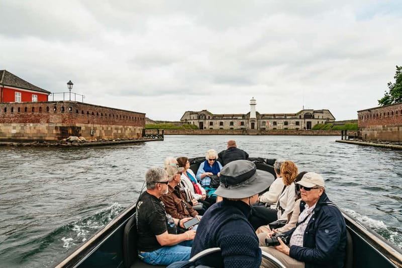 Copenhagen: Old Canals and Hidden Gems Social Boat Tour - Open chat at the end: ask the questions you did not know to ask