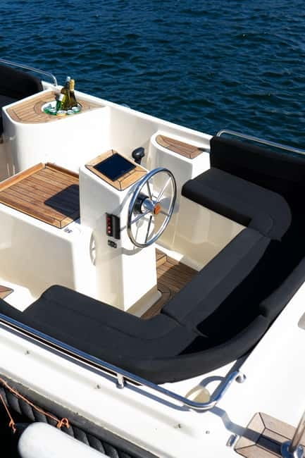 Copenhagen: Private Guided Boat Tour with City Highlights - Joda Tender 710, Captain Oni, and the Tone of the Experience