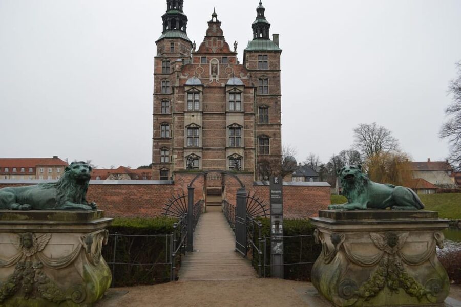 Copenhagen: Rosenborg Castle Tour with Skip-the-Line Ticket - Rosenborg Castle guided visit: tapestries, antiques, and royal power