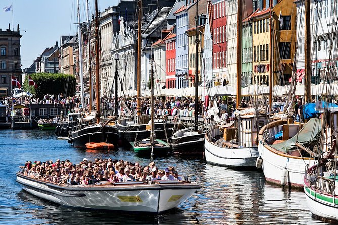 Copenhagen Sightseeing Classic Canal Tour With Live Guide - Stop-by-stop: Amalienborg, the Little Mermaid, and the harbor loop