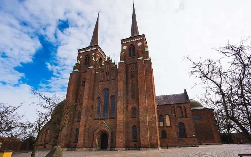 Copenhagen: Tour of Roskilde, the Viking city in Spanish with tickets - Roskilde Cathedral: royal tombs and the monarchy, inside not just outside