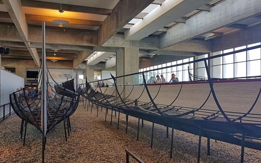 Copenhagen: Tour of Roskilde, the Viking city in Spanish with tickets - Viking Ship Museum: dressing up, replica ships, and treasure-hunt fun