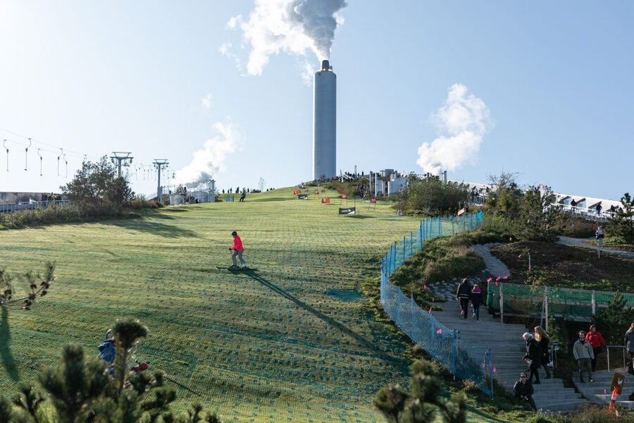 CopenHill Ski Pass Including Rental Gear - Views from 85 meters up: best moments and photo mindset