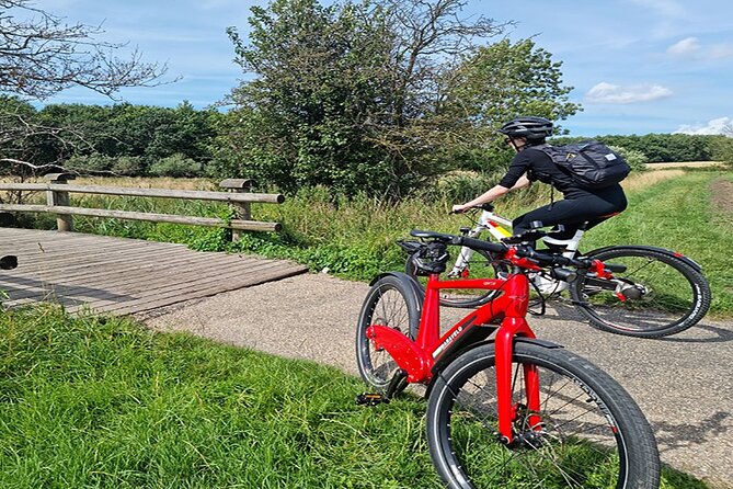 E-biking Northern Forgotten Giants' s Adventure - Guides Hisham and Tamas: why the private format really matters
