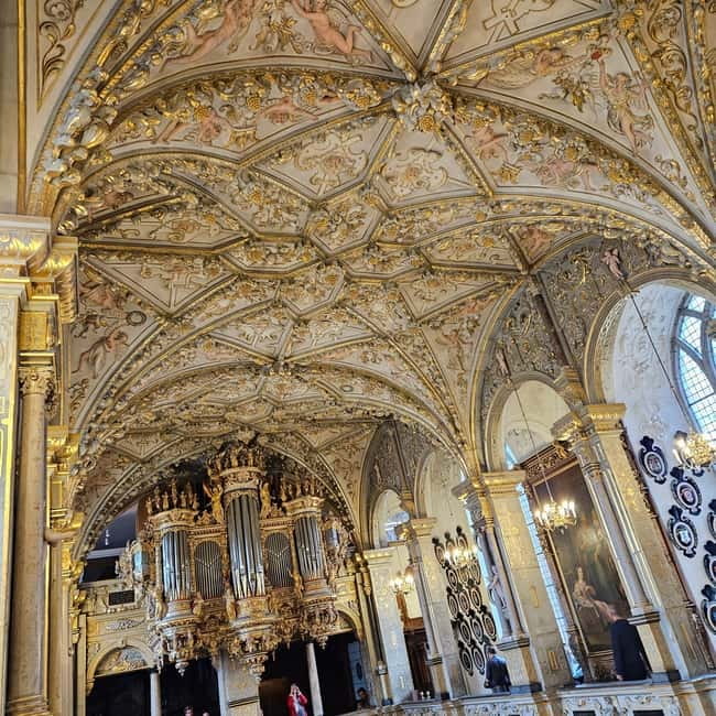 Easy Pace Tour of Kronborg Castle and Frederiksborg Palace - Frederiksborg Palace: Renaissance rooms with self-guided freedom