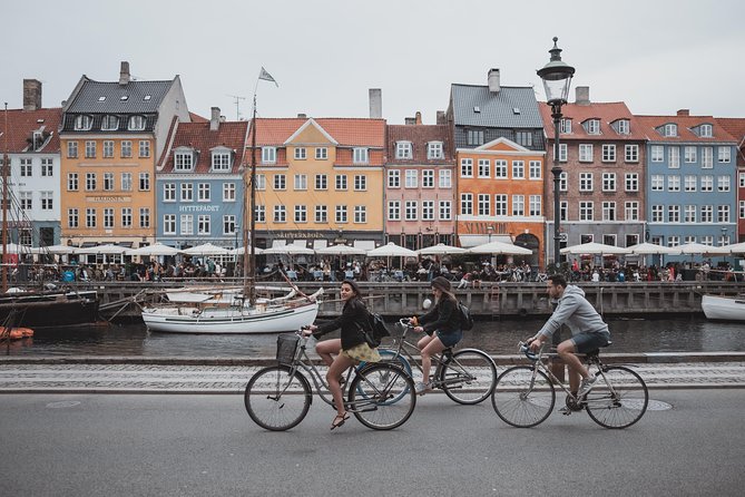 Explore Copenhagen in 60 minutes with a Local - The iconic meeting point stop: where the historic streets start to make sense