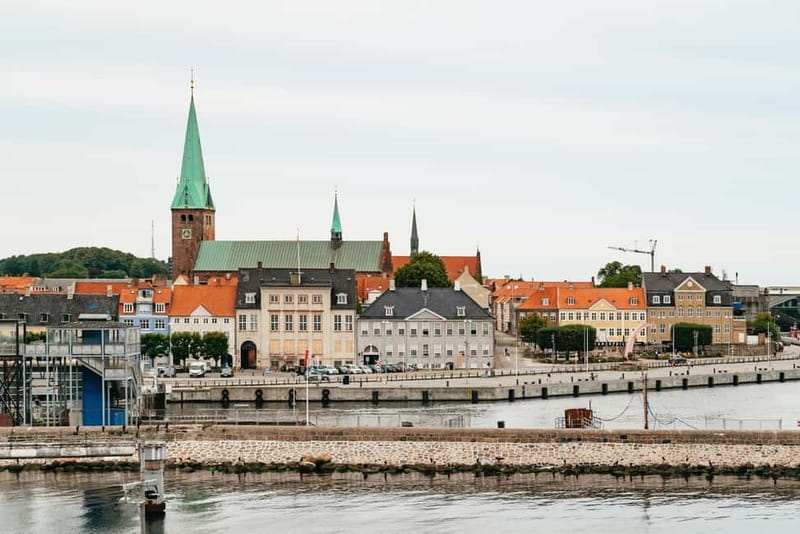 From Copenhagen: Lund and Malmö 2-Country Tour - Guides make or break the day, and this one tends to land