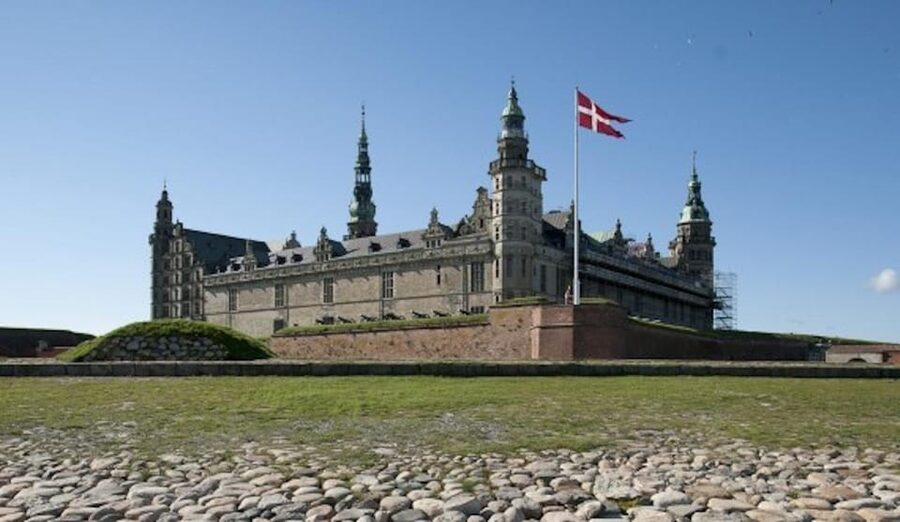 Kronborg Castle Entry Ticket - Opulent rooms, tapestries, and the ballroom side of power
