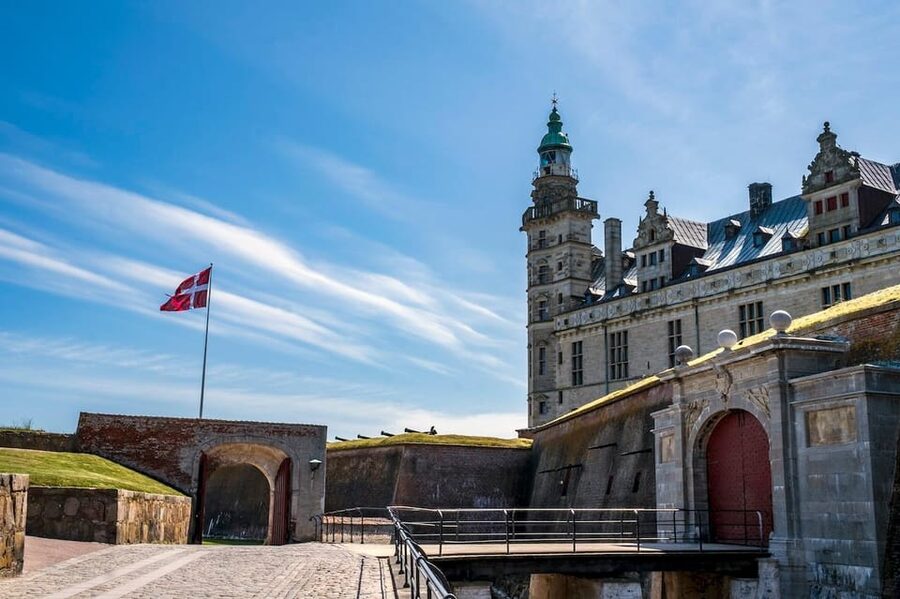 Kronborg Castle Entry Ticket - Ramparts and Øresund Strait: where the location becomes obvious