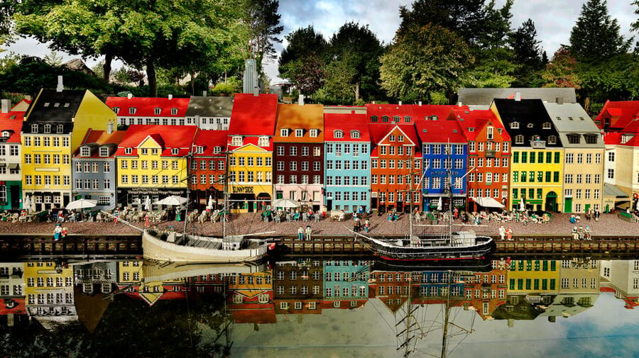 LEGOLAND® Billund: 2-Day Entry Ticket within 6 Days - LEGOREDO® Town: gold digging and wild water-adjacent fun