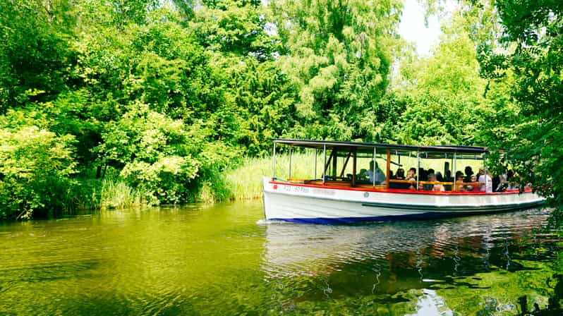 Lyngby & Bagsværd Lake: Baadfarten Boat Ride - Bagsværdvej and Aldershvile Slotspavillon: parks and a slower pace
