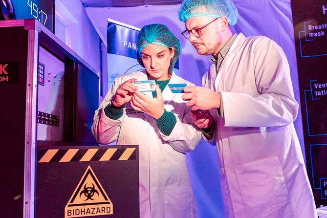 Outbreak Escape Room - Inside the Room: Private Setup, Team Size, and How to Think Like a Team