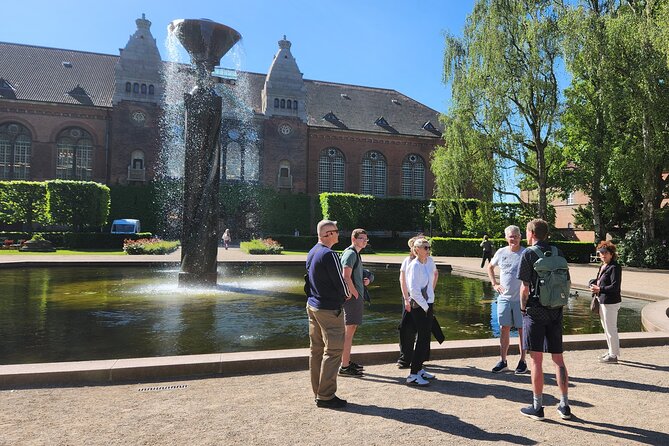 Private Walk & Canal Tour: Highlights + Changing of the Guards - The Black Diamond and the Harbor Bus Connection
