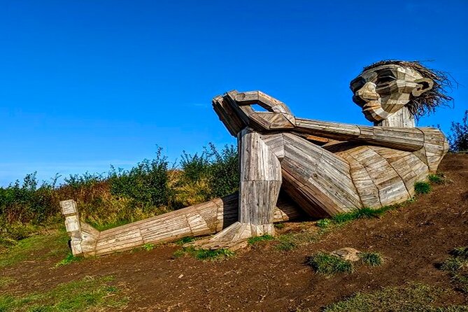 The Six Forgotten Giants Trolls Hunt with Minibus - Rødovre Sleeping Louis: the mouth crawl and shaded calm